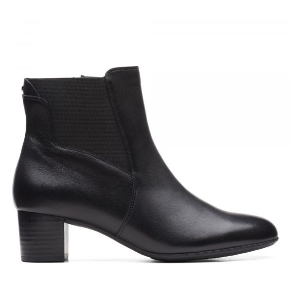 Excellent Condition Clarks "Linnae Hi" Black Leather Bootie Sz 7.5